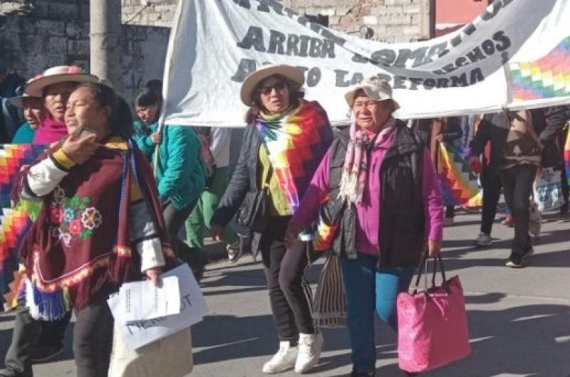 Comunidades protestaron en la reunioacuten del Gobierno de Jujuy con el CFI 