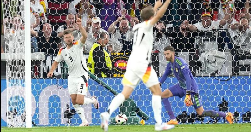 Alemania no tuvo piedad con Escocia y lo aplastoacute en la apertura del torneo