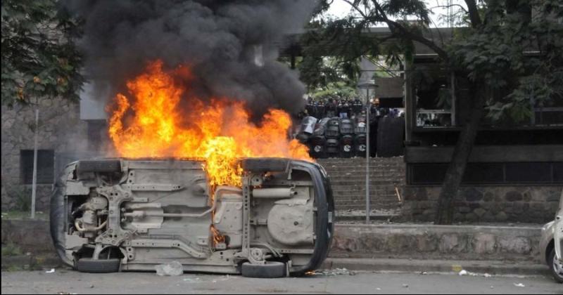 A un antildeo de la violencia y el intento de golpe institucional en la provincia