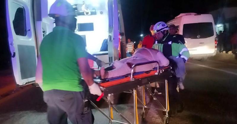 Motociclista atropelloacute a embarazada dentro de una plaza y fue golpeado por la familia 