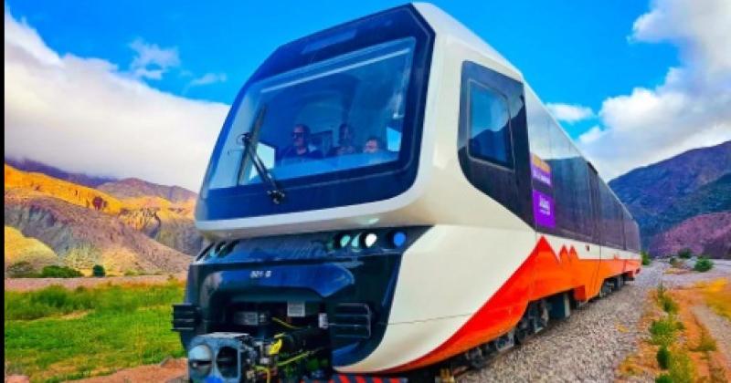 Impulsan que el Tren Turiacutestico Solar de la Quebrada sea declarado de intereacutes nacional