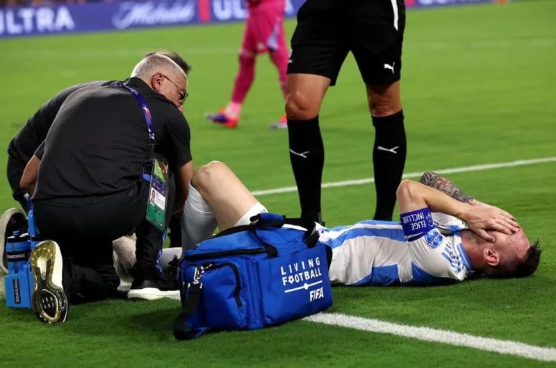 Messi sufrioacute una lesioacuten ligamentaria en el tobillo derecho
