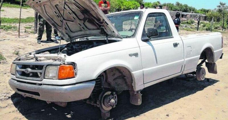 Dejoacute la camioneta por fallas mecaacutenicas regresoacute y la halloacute desmantelada