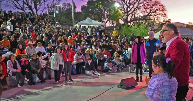 Con muacutesica y danzas celebraron los seis antildeos del parque Xibi Xibi