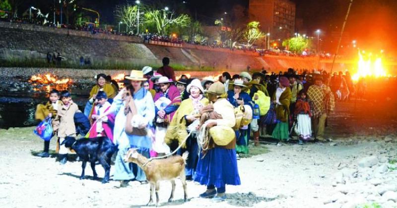 Mil antorchas para la Marcha Evocativa