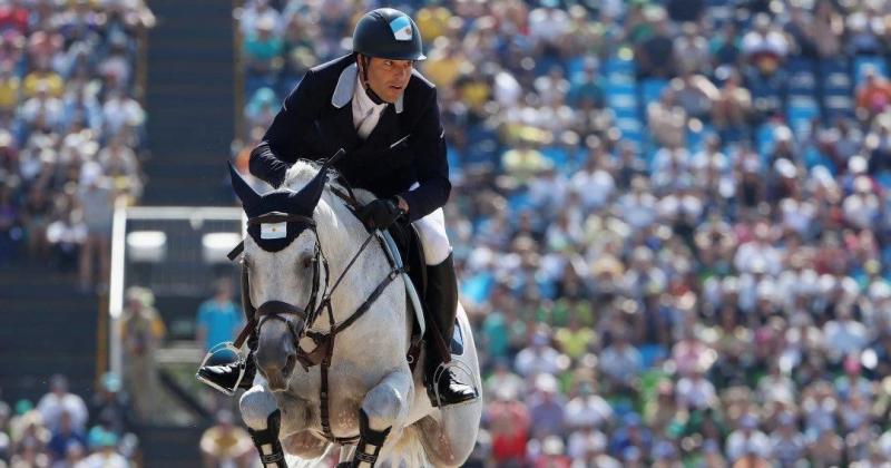 Joseacute Mariacutea Larocca y Finn Lente clasificaron a la final en equitacioacuten