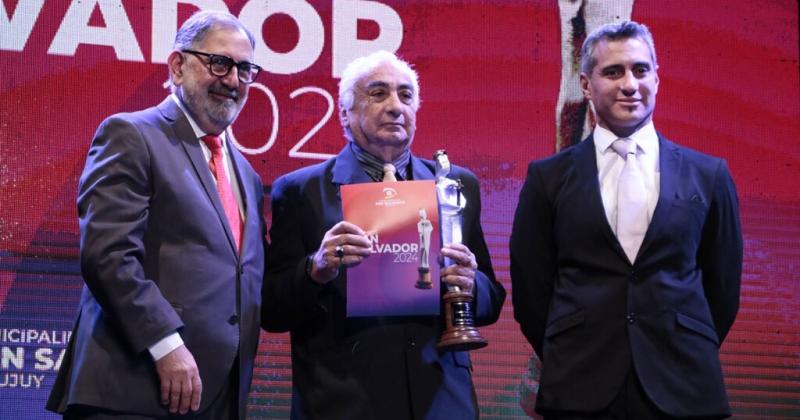 Jorge Sapag fue distinguido con el premio San Salvador