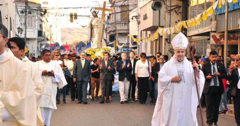 Masiva manifestacioacuten de fe al Santiacutesimo Salvador