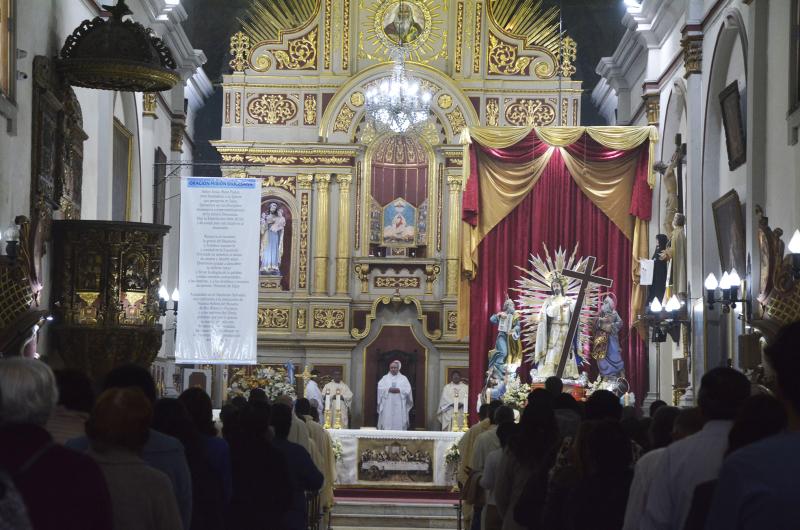 El Obispo concelebroacute junto a los sacerdotes la Misa Pontificial