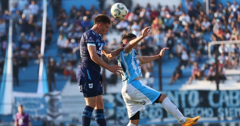 Gimnasia por buscar los tres puntos se descuidoacute y quedo sin nada