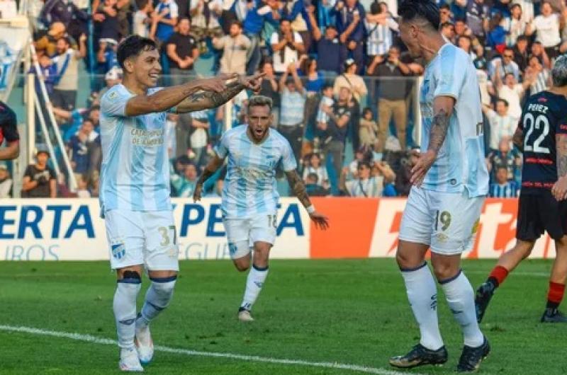 Atleacutetico Tucumaacuten vencioacute a Estudiantes  y  es puntero