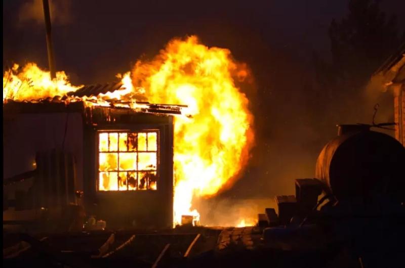 Encontraron el cuerpo sin vida de un hombre tras el incendio de una vivienda