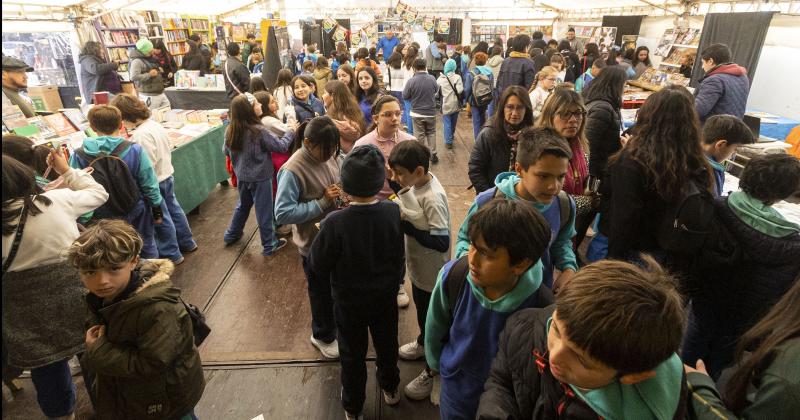 La 20ordm Feria del Libro recibioacute mas de 60 mil personas