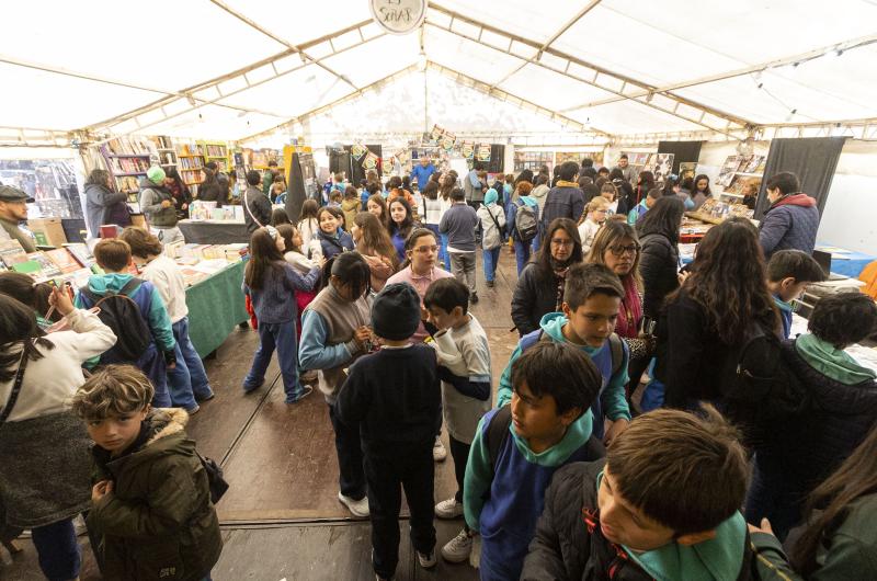 La 20ordm Feria del Libro recibioacute mas de 60 mil personas