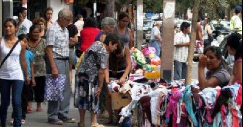 Aumento del comercio informal en la Tacita de Plata de la mano de la pobreza