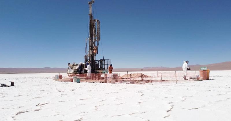 Bolivia y Rusia acordaron la explotacioacuten del salar de Uyuni