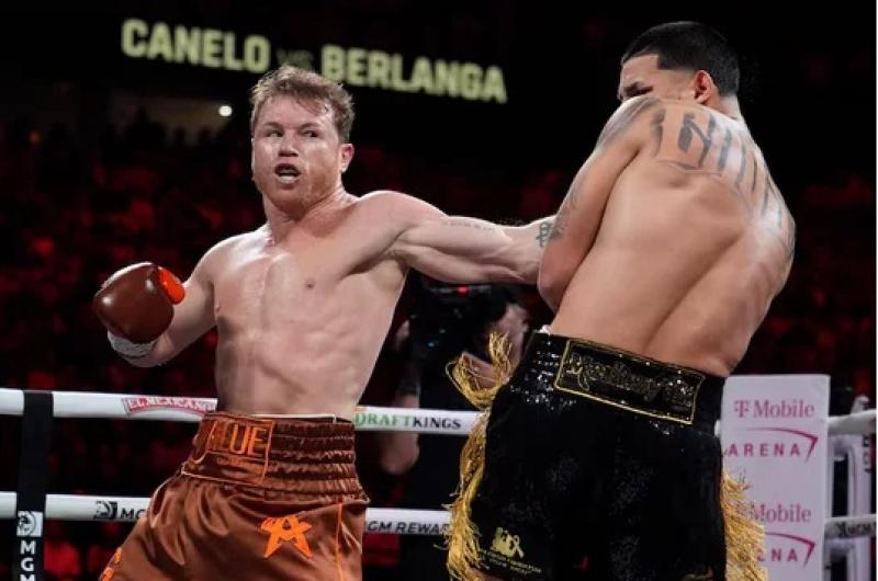 Canelo Aacutelvarez vencioacute a Berlanga y manda en los supermedianos