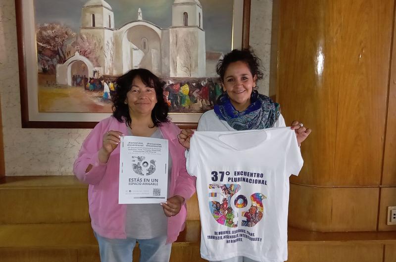 Aurelia Martiacutenez y Natalia Aramayo de la comisioacuten organizadora