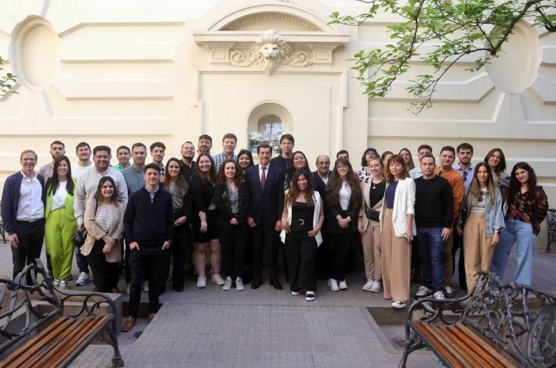 Visita de participantes de programa de especializacioacuten en poliacuteticas puacuteblicas