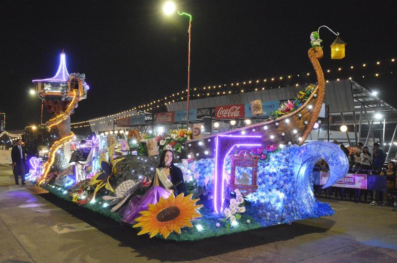  Las carrozas brillaron en el segundo desfile en Ciudad Cutltural