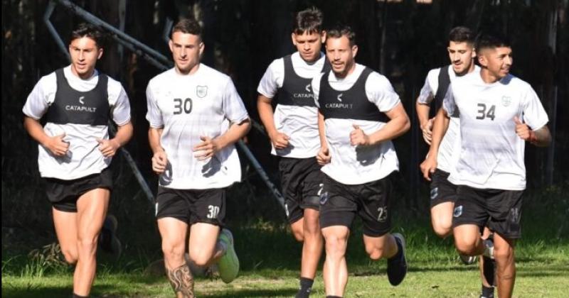 Gimnasia recibe a Ferro buscando un triunfo de recuperacioacuten 