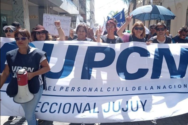 El Ejecutivo ofrecioacute un 4-en-porciento- de aumento salarial y anticiparon rechazo