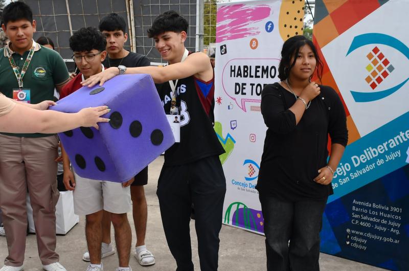 Campantildea de prevencioacuten sobre uso de redes sociales ludopatiacutea infantil y ciberacoso