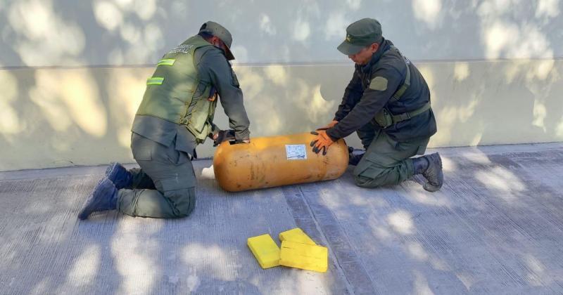 Incautaron 23 kilos de cocaiacutena ocultas en un cilindro de GNC