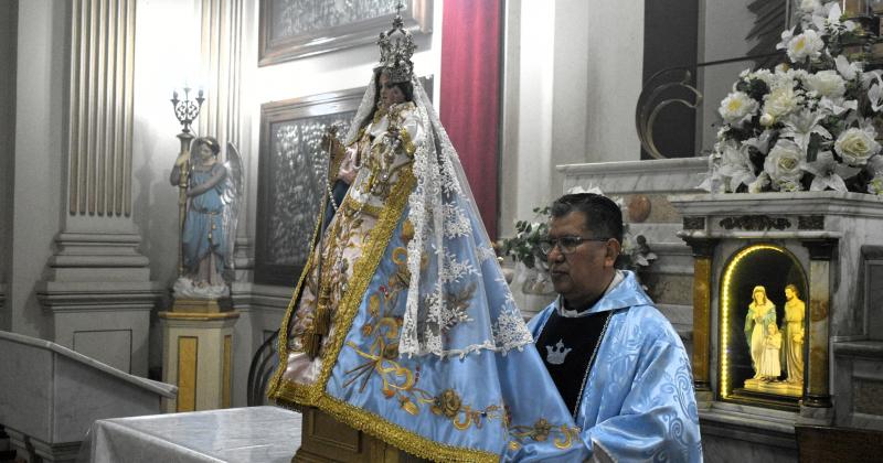 Entronizaron a la Virgen de Riacuteo Blanco patrona de los jujentildeos