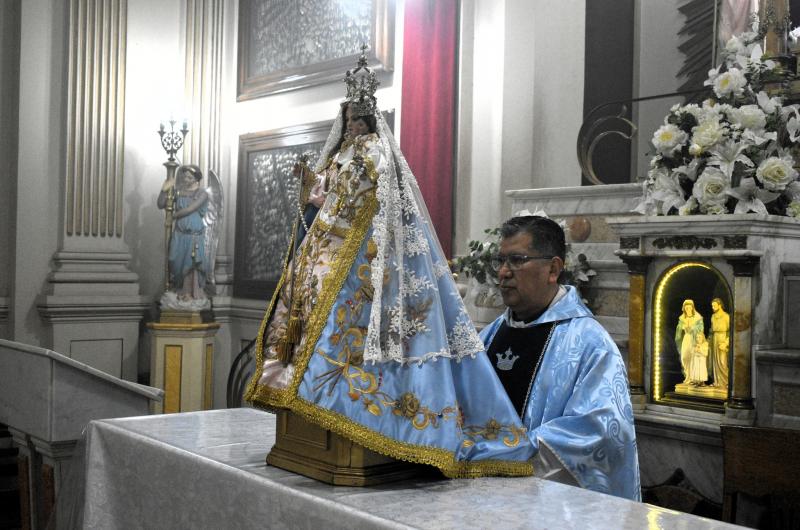 Entronizaron a la Virgen de Riacuteo Blanco patrona de los jujentildeos