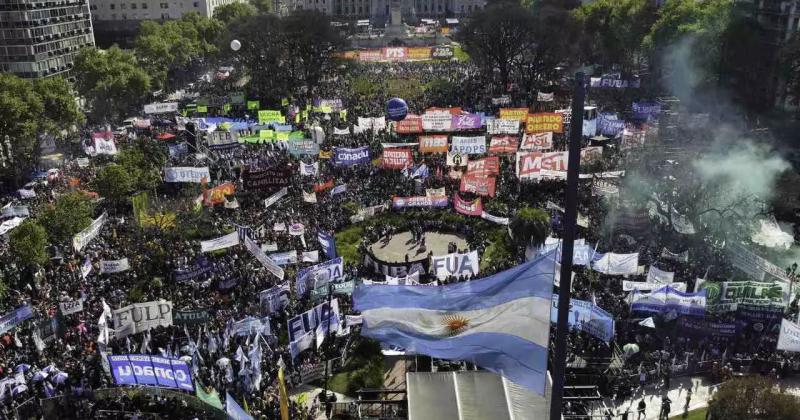 Masiva marcha universitaria por la ley de financiamiento 