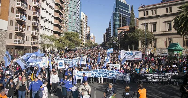 Milei planea judicializar la pelea por el financiamiento universitario