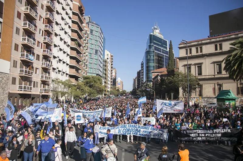 Milei planea judicializar la pelea por el financiamiento universitario