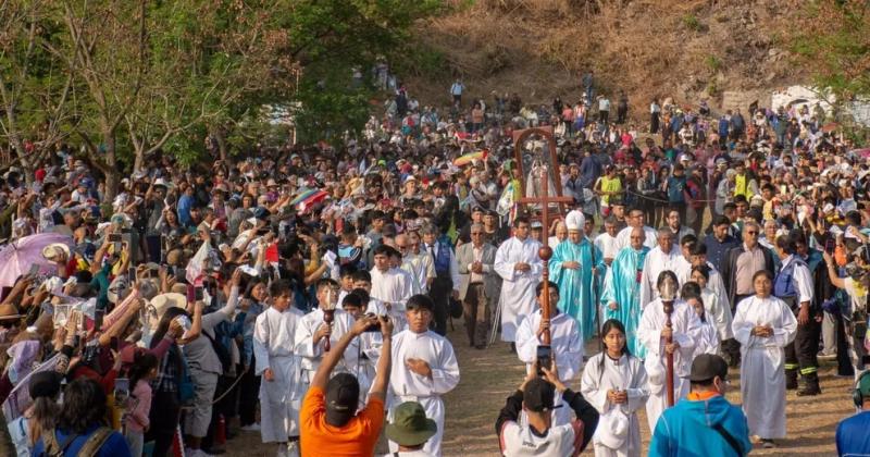 Multitudinaria convocatoria de feligreses en Riacuteo Blanco