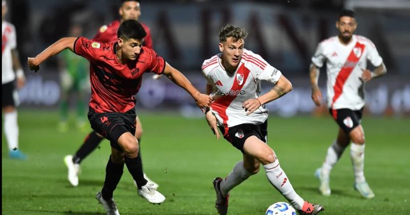 River de visitante empatoacute con Platense y quedoacute lejos de la punta