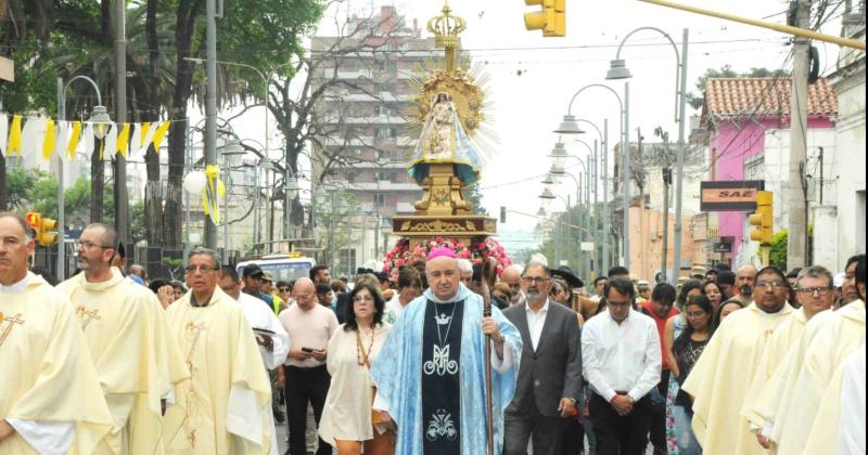 El Intendente participoacute de las honras a la Virgen del Rosario de Riacuteo Blanco