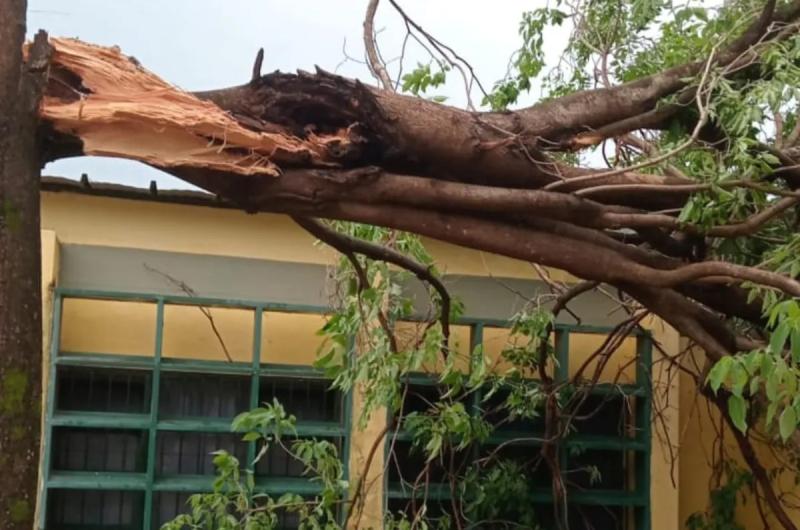 Inmediata asistencia de equipos de emergencias a damnificados por el temporal 