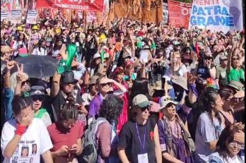 Delegaciones de todo el paiacutes participan del 37ordm Encuentro de Mujeres