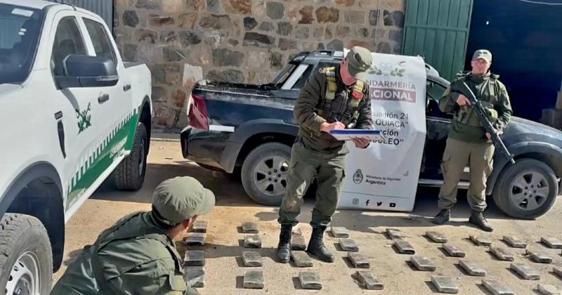 Detectan una pared de 87 kilos de cocaiacutena en una camioneta