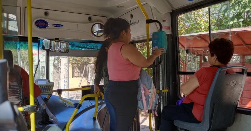 Desde noviembre el boleto urbano de pasajeros pasaraacute a costar  950