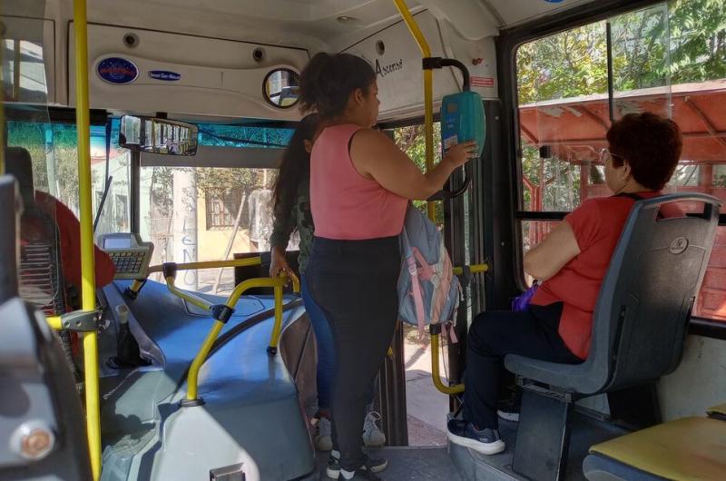 Desde noviembre el boleto urbano de pasajeros pasaraacute a costar  950