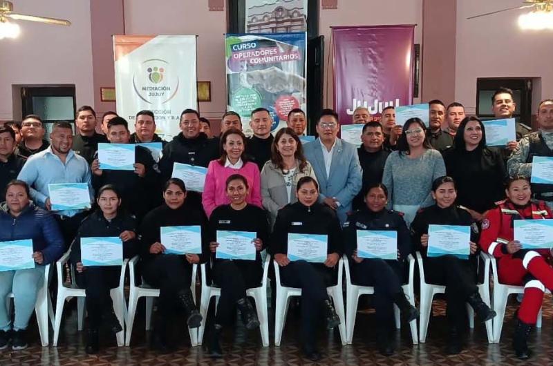 Finalizoacute curso de mediacioacuten policial para unidades regionales de la provincia