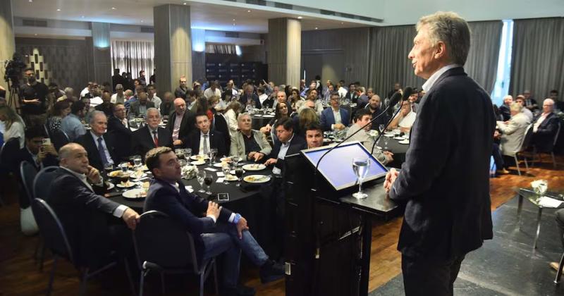 Mauricio Macri pese a hablar mal suentildea con una alianza con LLA