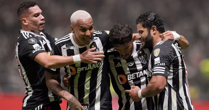 Atleacutetico Mineiro goleoacute a River y le complica la clasificacioacuten