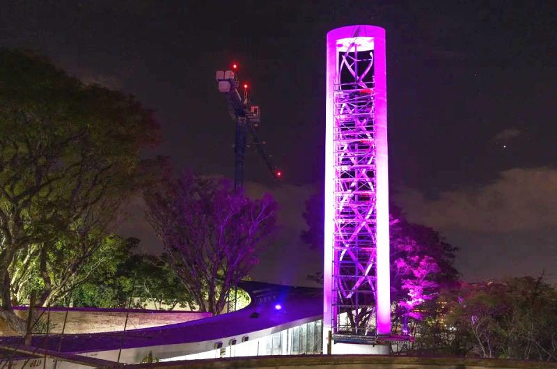 Centro Cultural Lola Mora- se completoacute la instalacioacuten de aspas de la torre eoacutelica