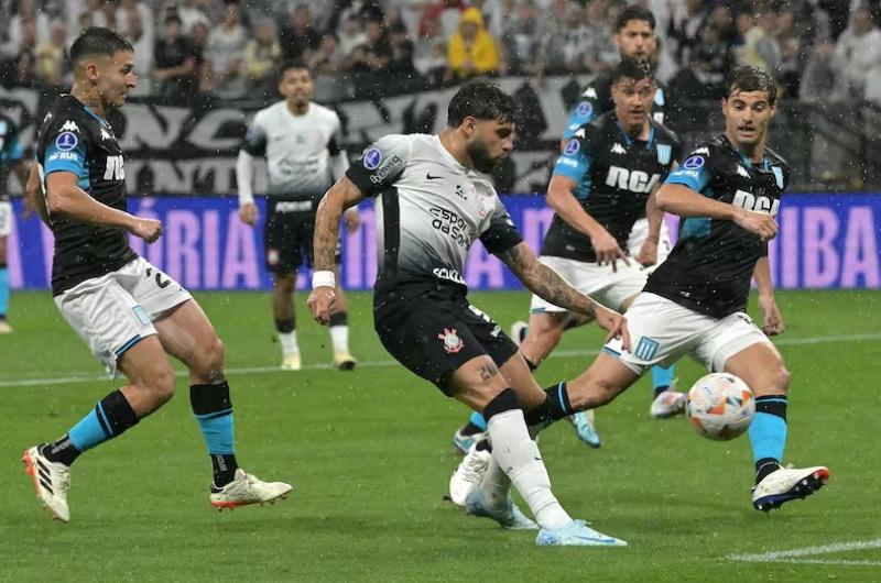 Racing igualoacute con Corinthians  en la primera semifinal