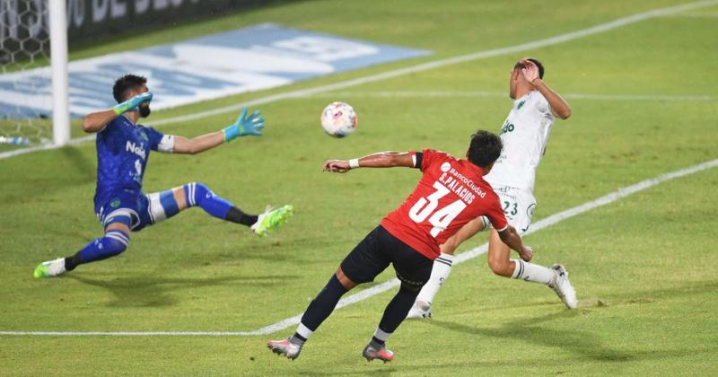 Con el objetivo de entrar a una copa Independiente visita a Sarmiento