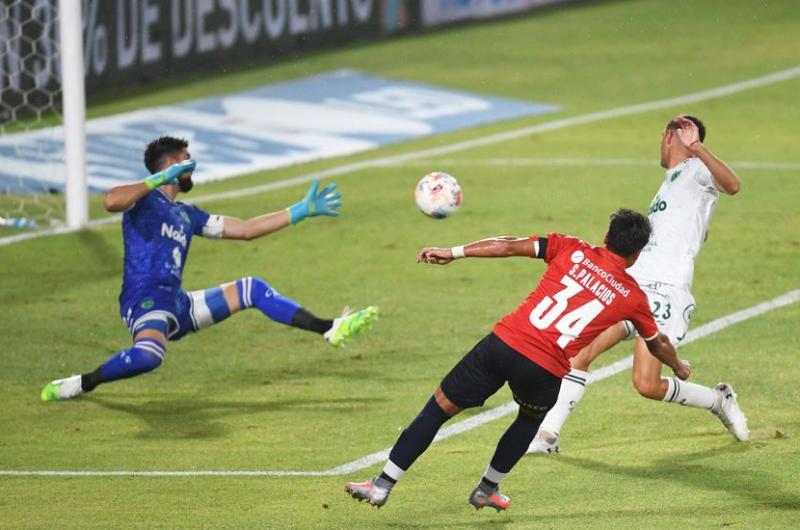 Con el objetivo de entrar a una copa Independiente visita a Sarmiento