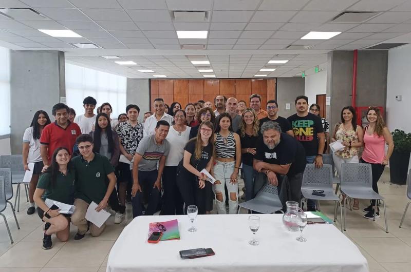 Viajan rumbo a Misiones estudiantes ganadores de la edicioacuten 2023 de la FNE