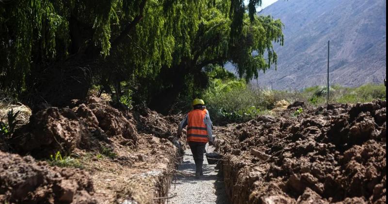 Ejecutan obras para garantizar la provisioacuten de agua potable en toda la provincia